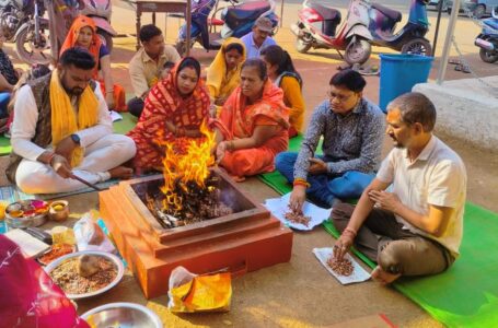 महाअष्टमी पर निगम परिसर दुर्गा मंदिर में हुआ हवन-पूजन,सुख समृद्धि की कामना