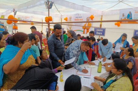 महतारी वंदन योजना के आवेदन के लिए उमड़ी भीड़, दिखा महिलाओं में उत्साह